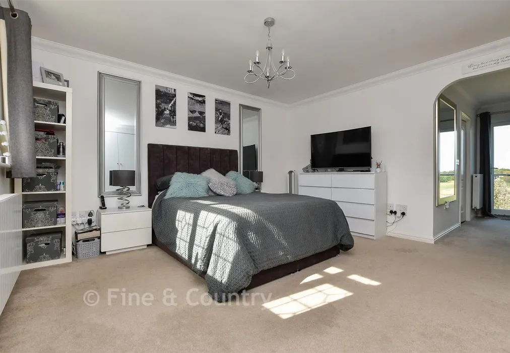 Principal Bedroom - Foreland Heights, Broadstairs, Kent - Wards of Kent