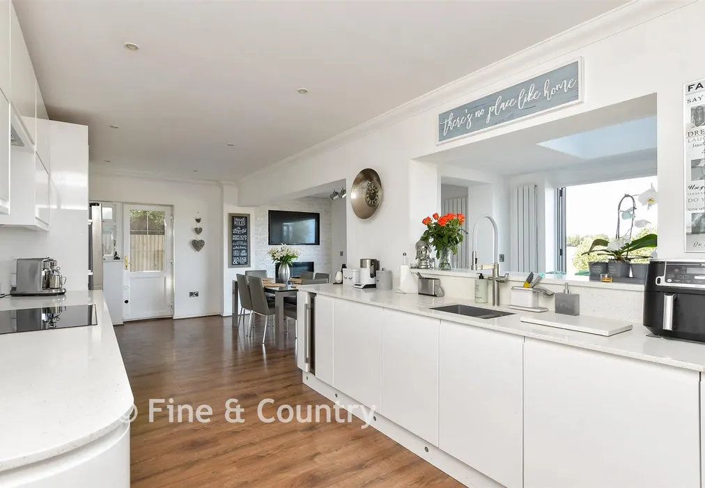 Kitchen/Breakfast Area - Foreland Heights, Broadstairs, Kent - Wards of Kent