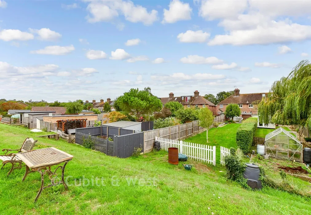 External Lifestyle Photograph - Fitzalan Road, Arundel, West Sussex - Wards of Kent