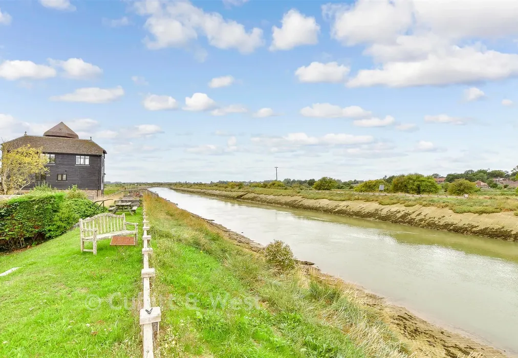 Surrounding Area - Fitzalan Road, Arundel, West Sussex - Wards of Kent