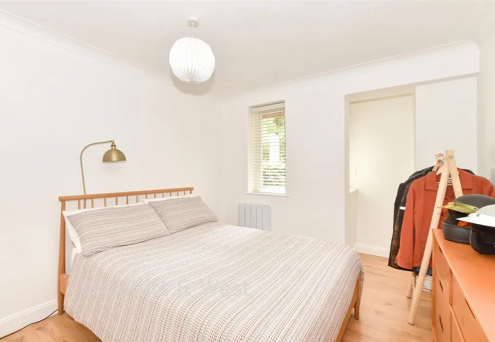 Bedroom - High Street, Buxted, Uckfield, East Sussex - Wards of Kent