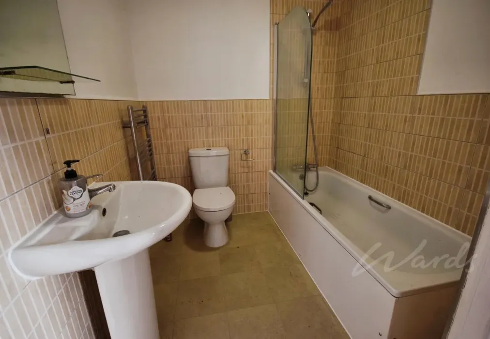queens bathroom - Queens Court Chichester Close ME8 - Wards of Kent