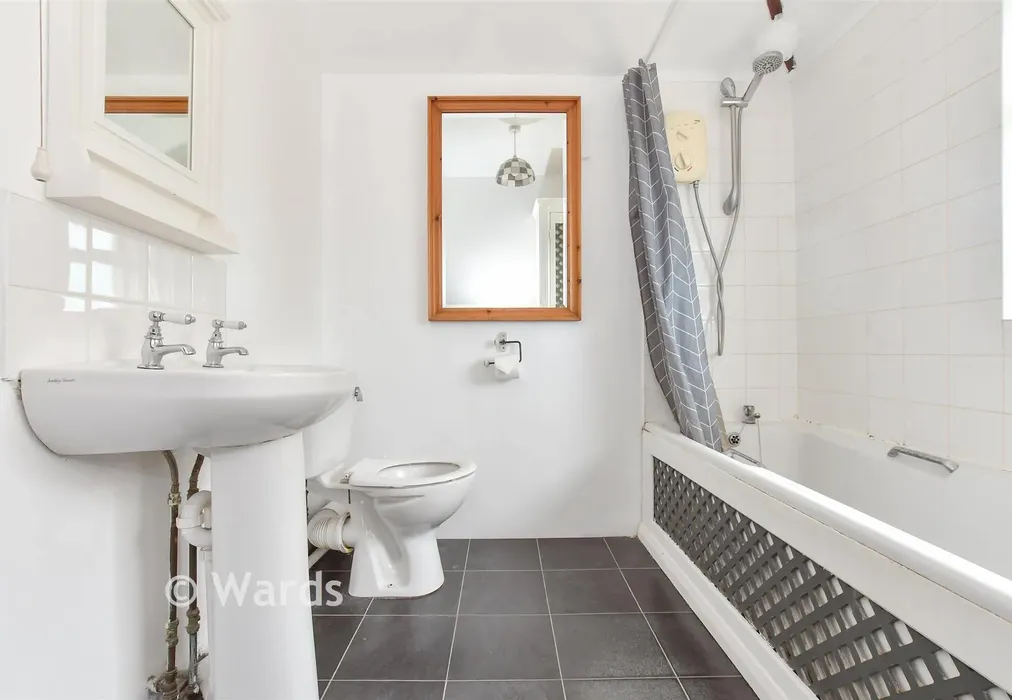 Bathroom - St. John's Road, Elvington, Dover, Kent - Wards of Kent