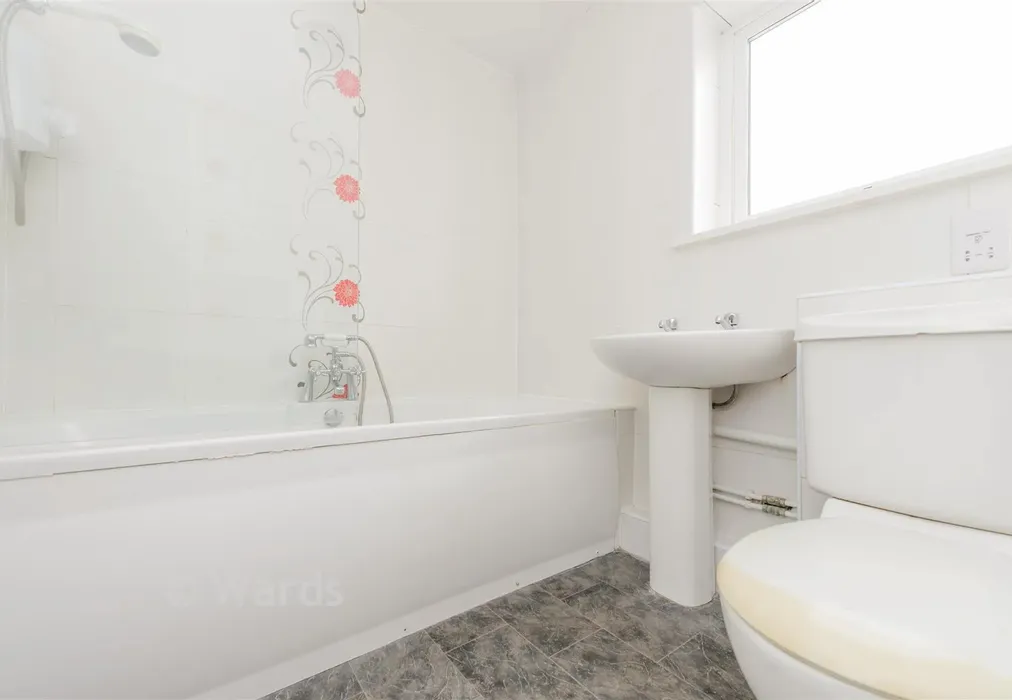Bathroom - Bazes Shaw, New Ash Green, Longfield, Kent - Wards of Kent