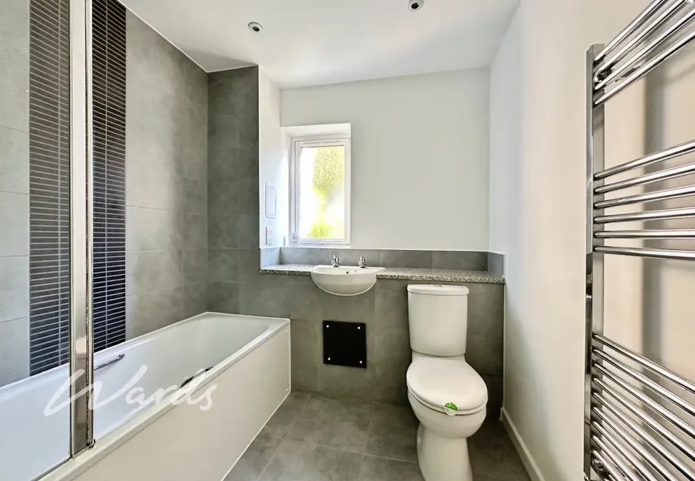 Bathroom - Wallis Avenue Park Wood ME15 - Wards of Kent