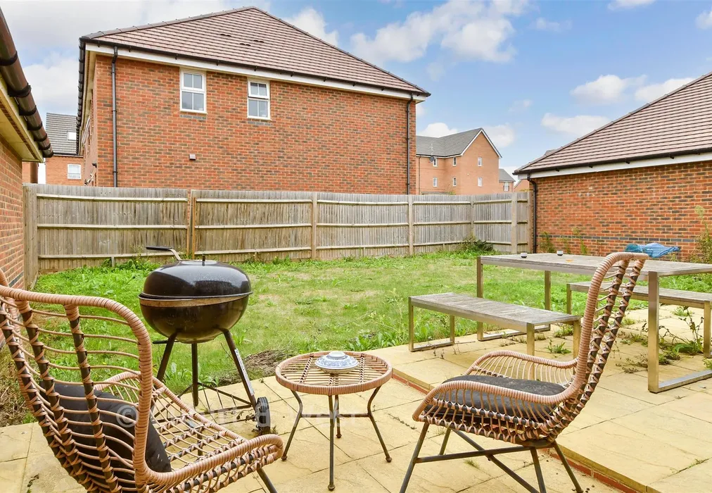 Rear Garden - Pipit Way, Peacehaven, East Sussex - Wards of Kent