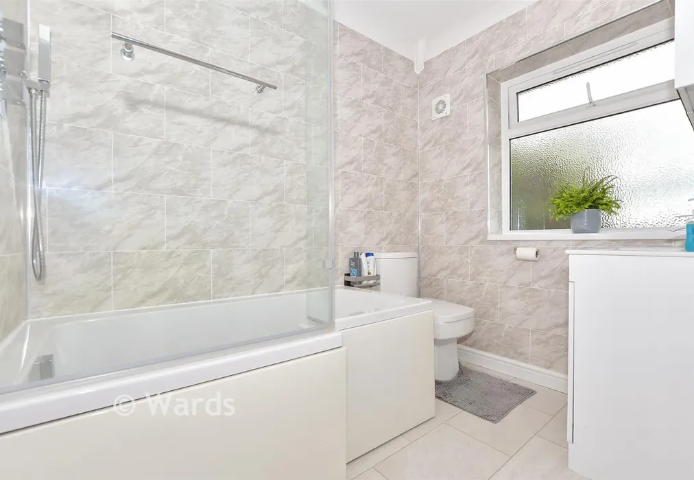 Bathroom - Langport Road, New Romney, Kent - Wards of Kent