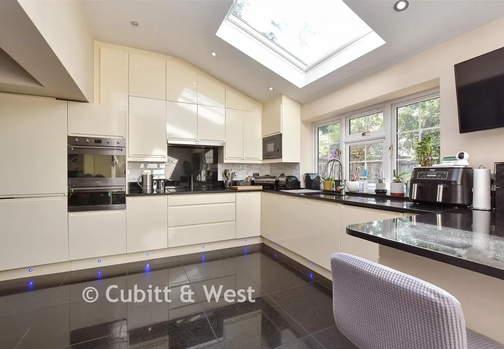 Entrance Hall - Langland Gardens, Croydon, Surrey - Wards of Kent