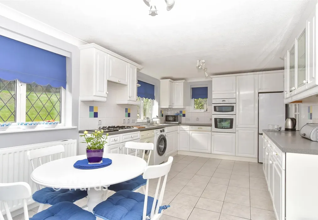 Kitchen - The Covert, Chatham, Kent - Wards of Kent