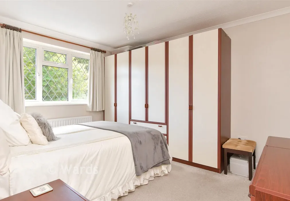 Bedroom 1 - The Covert, Chatham, Kent - Wards of Kent