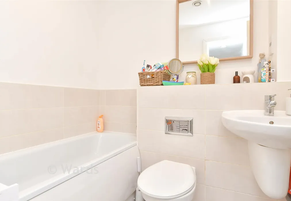 Bathroom - Sun Marsh Way, Gravesend, Kent - Wards of Kent