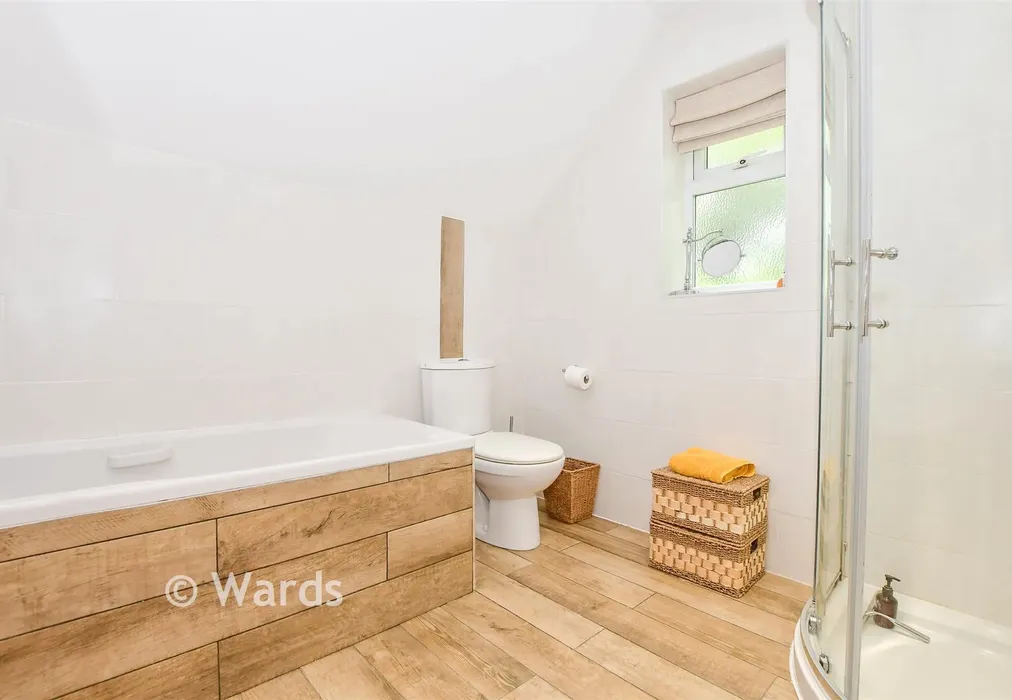 En-Suite Bathroom - Heath Road, Boughton Monchelsea, Maidstone, Kent - Wards of Kent