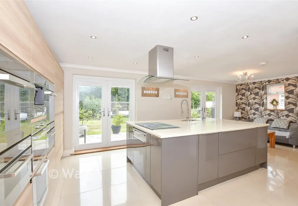 Kitchen - Heath Road, Boughton Monchelsea, Maidstone, Kent - Wards of Kent