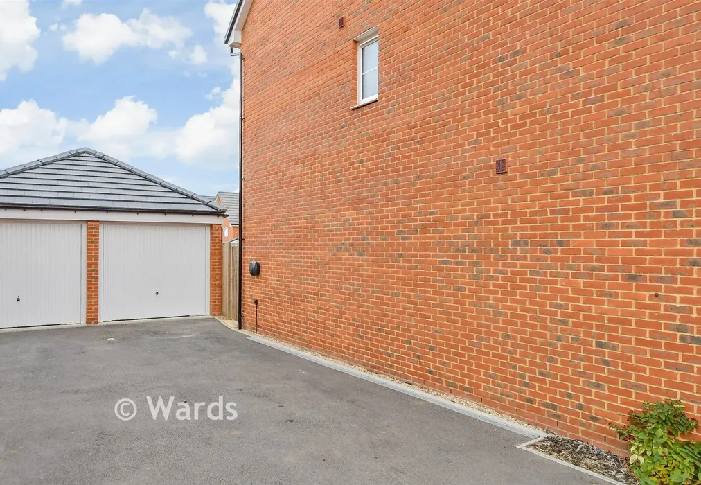 Driveway/Parking - Matrix Road, Aylesford, Kent - Wards of Kent