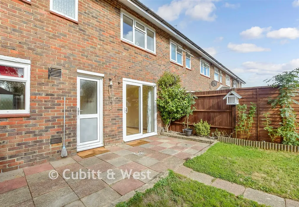 Rear Garden - Rother Crescent, Gossops Green, Crawley, West Sussex - Wards of Kent