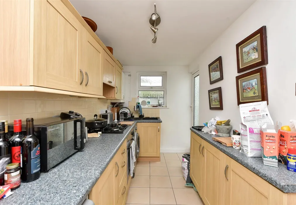 Kitchen - Belmont Road, Broadstairs, Kent - Wards of Kent