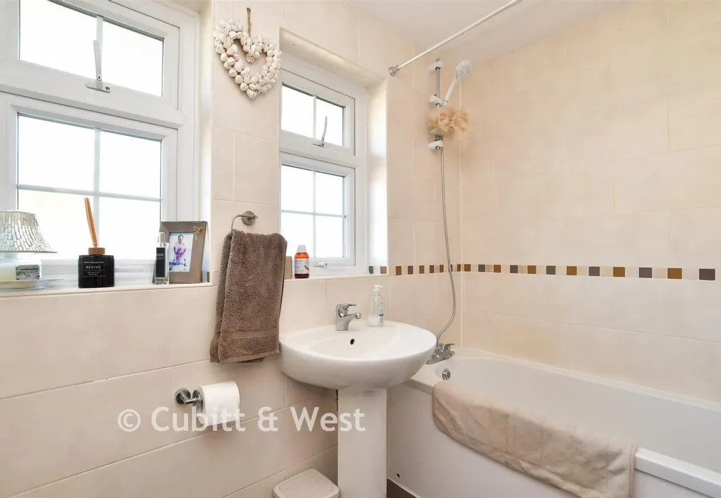 Bathroom - Rudyard Road, Woodingdean, Brighton, East Sussex - Wards of Kent