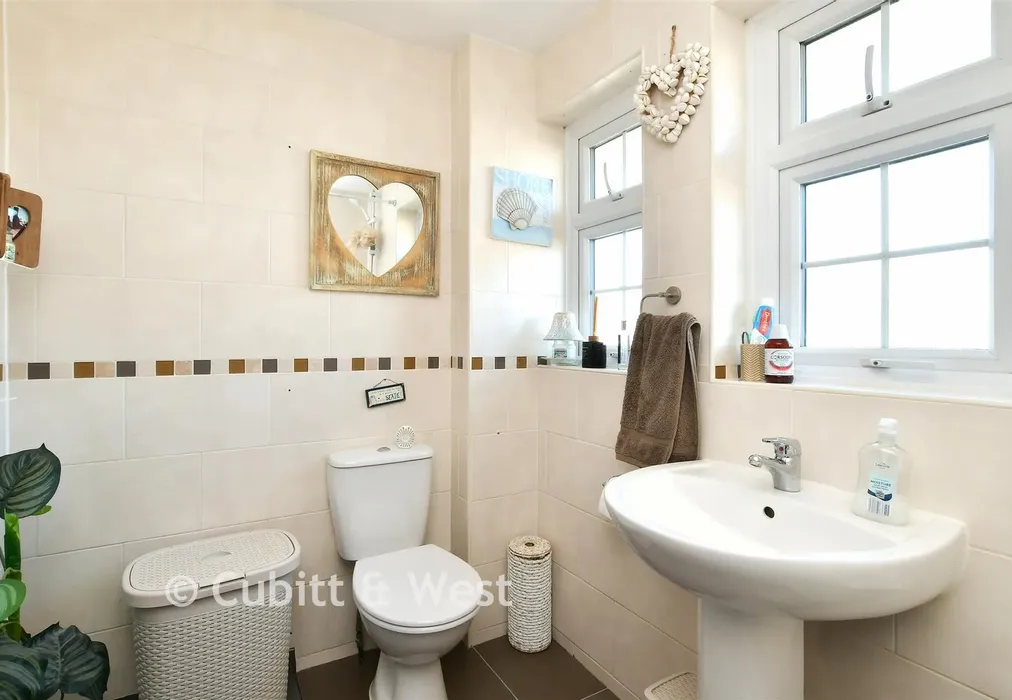 Bathroom - Rudyard Road, Woodingdean, Brighton, East Sussex - Wards of Kent