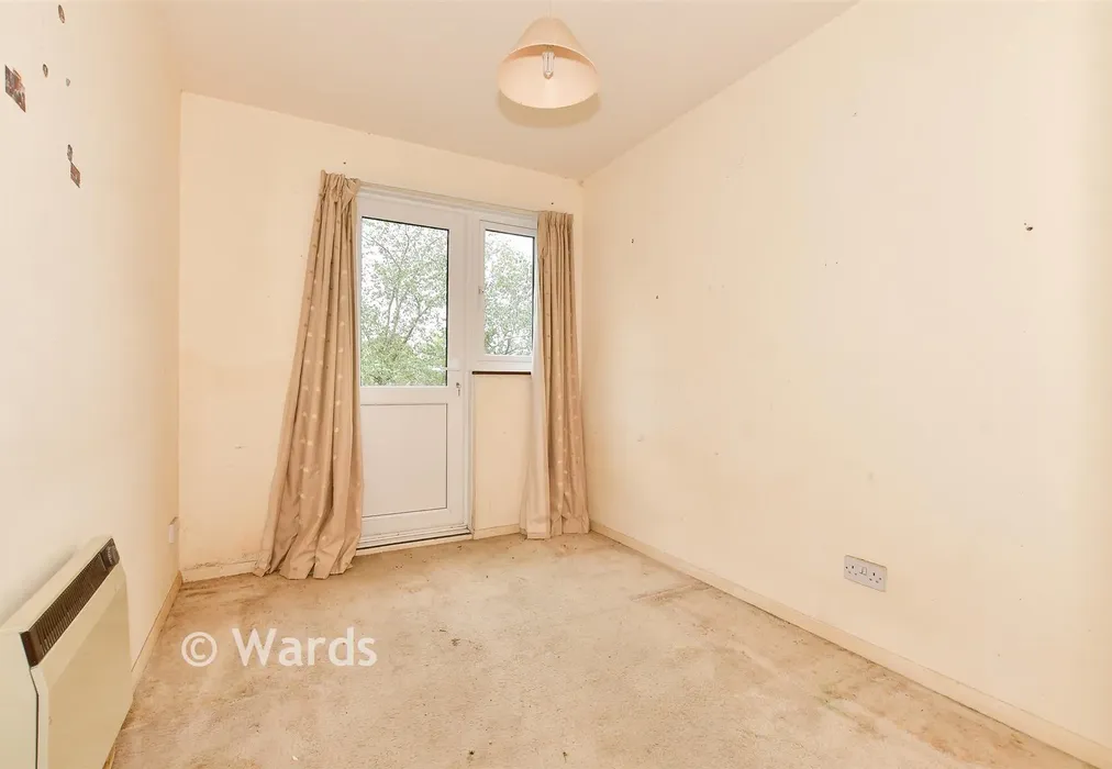 Bedroom 1 - Old Park Avenue, Canterbury, Kent - Wards of Kent
