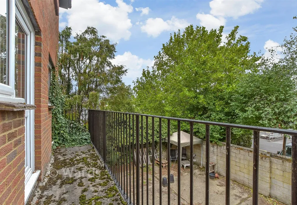 Balcony / Terrace - Old Park Avenue, Canterbury, Kent - Wards of Kent