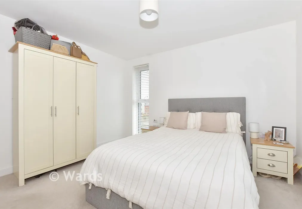 Bedroom 1 - Dearman Crescent, Hythe, Kent - Wards of Kent