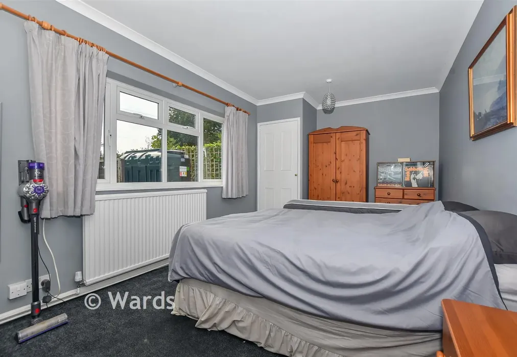 Bedroom 1 - Biddenden, Ashford, Kent - Wards of Kent