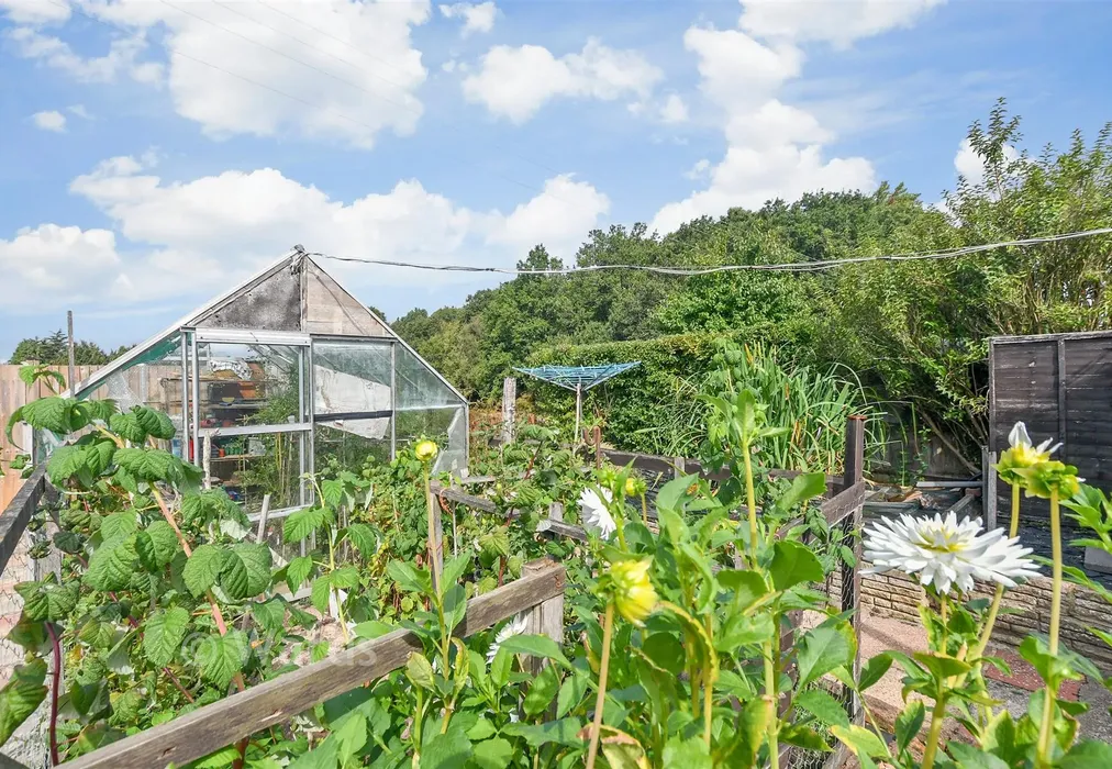Rear Garden - Biddenden, Ashford, Kent - Wards of Kent
