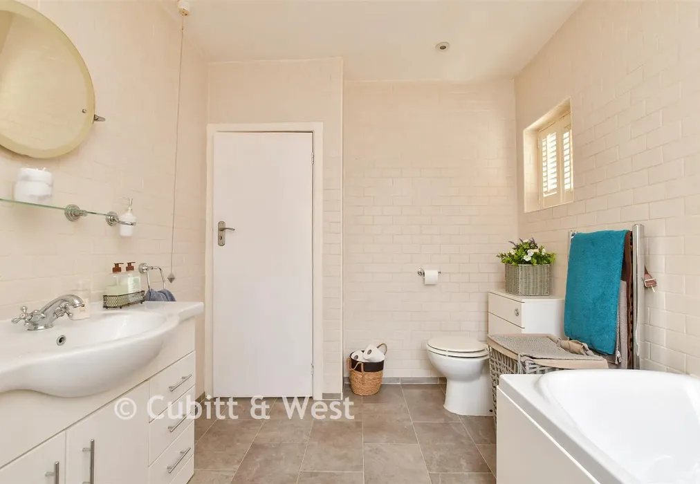 Bathroom - Angus Road, Goring-By-Sea, Worthing, West Sussex - Wards of Kent