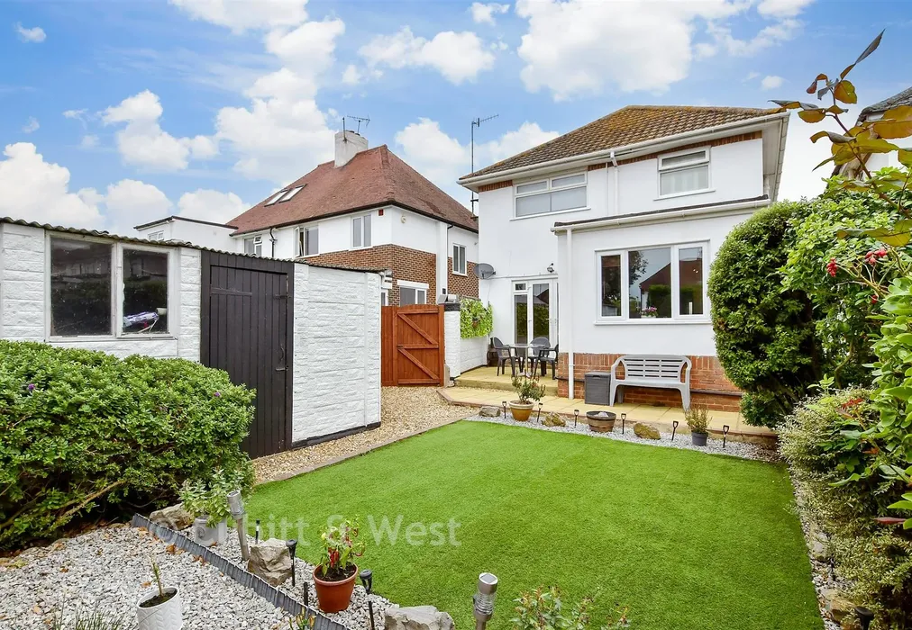 Rear Garden - Angus Road, Goring-By-Sea, Worthing, West Sussex - Wards of Kent
