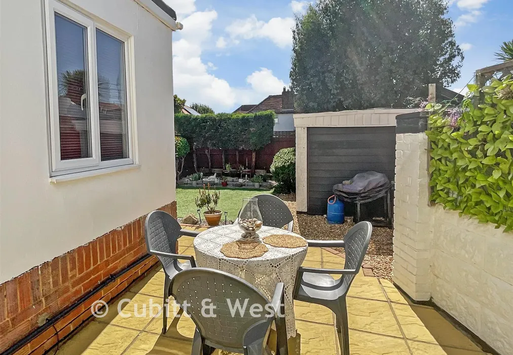 Garden 3* - Angus Road, Goring-By-Sea, Worthing, West Sussex - Wards of Kent