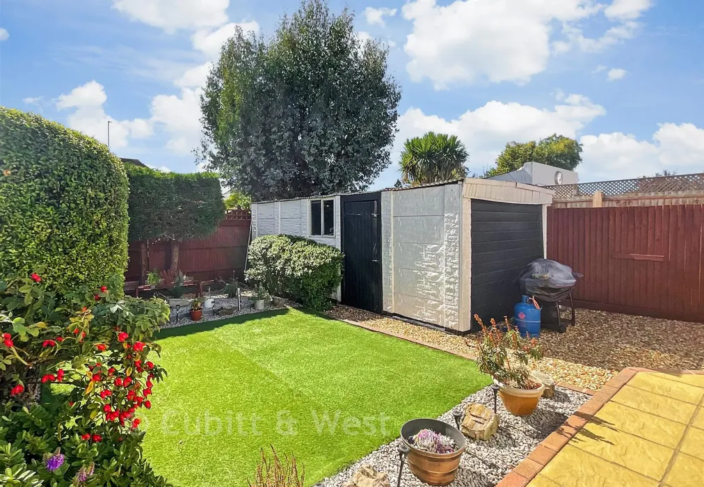 Garden 4* - Angus Road, Goring-By-Sea, Worthing, West Sussex - Wards of Kent