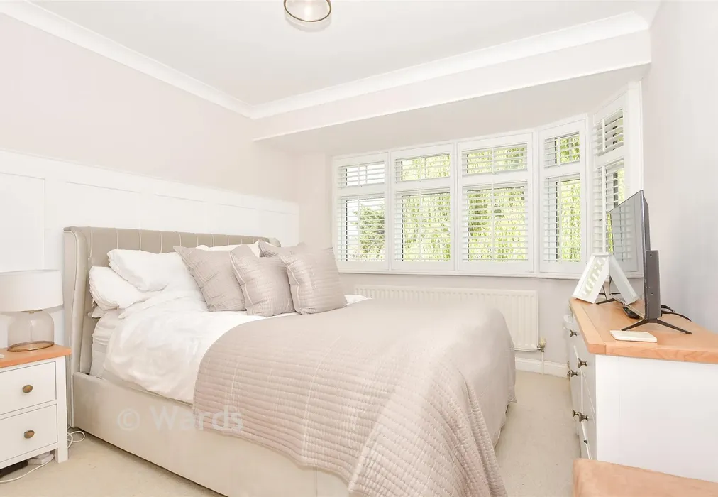 Bedroom 1 - Hollywood Lane, Wainscott, Rochester, Kent - Wards of Kent