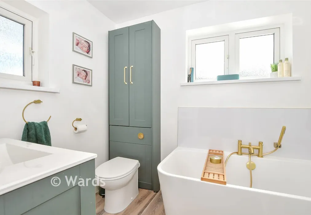 Bathroom - Hollywood Lane, Wainscott, Rochester, Kent - Wards of Kent
