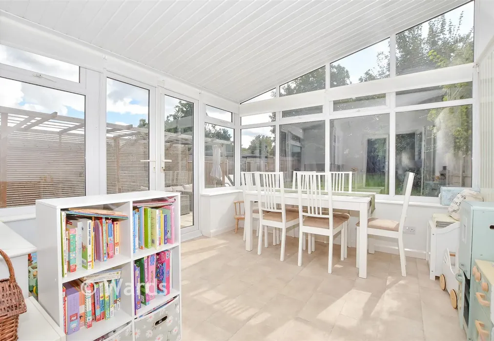 Conservatory - Hollywood Lane, Wainscott, Rochester, Kent - Wards of Kent