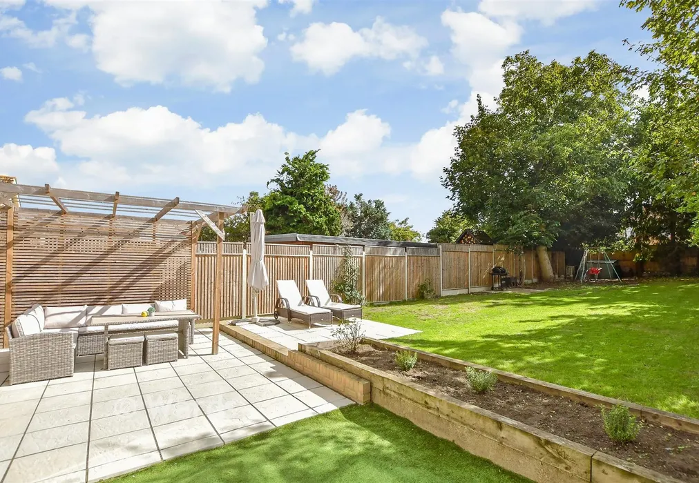 Rear Garden - Hollywood Lane, Wainscott, Rochester, Kent - Wards of Kent