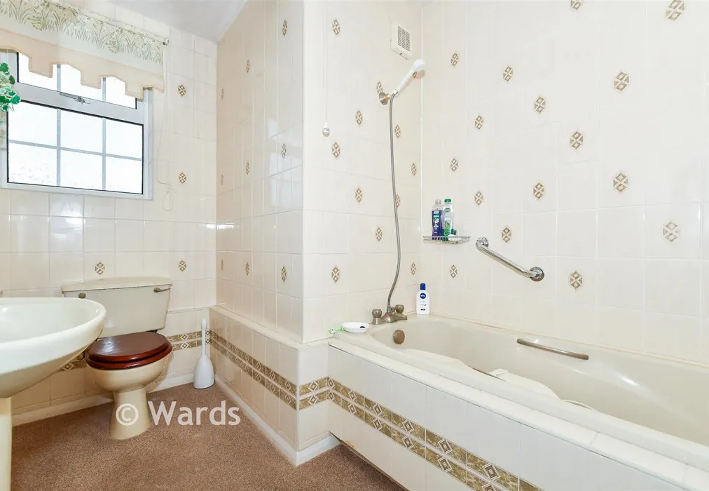 Bathroom - Rectory Lane South, Leybourne, West Malling, Kent - Wards of Kent