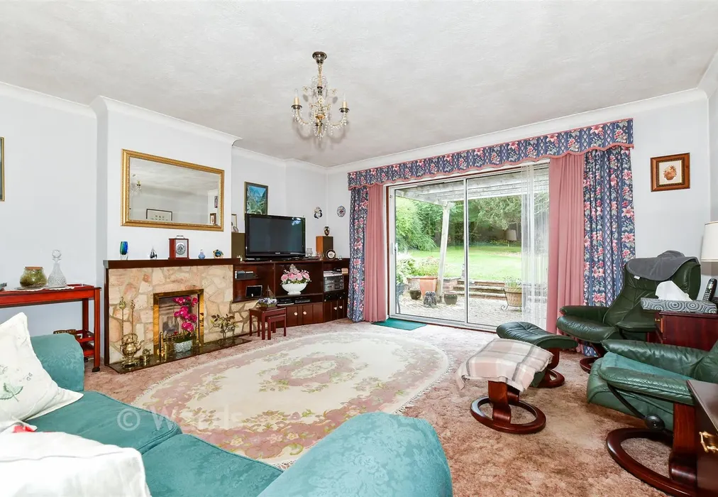 Lounge - Rectory Lane South, Leybourne, West Malling, Kent - Wards of Kent