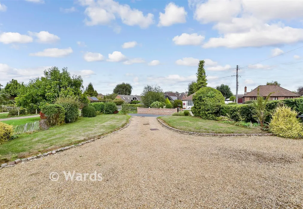 Front Garden - Rectory Lane South, Leybourne, West Malling, Kent - Wards of Kent