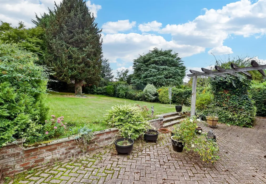 Rear Garden - Rectory Lane South, Leybourne, West Malling, Kent - Wards of Kent
