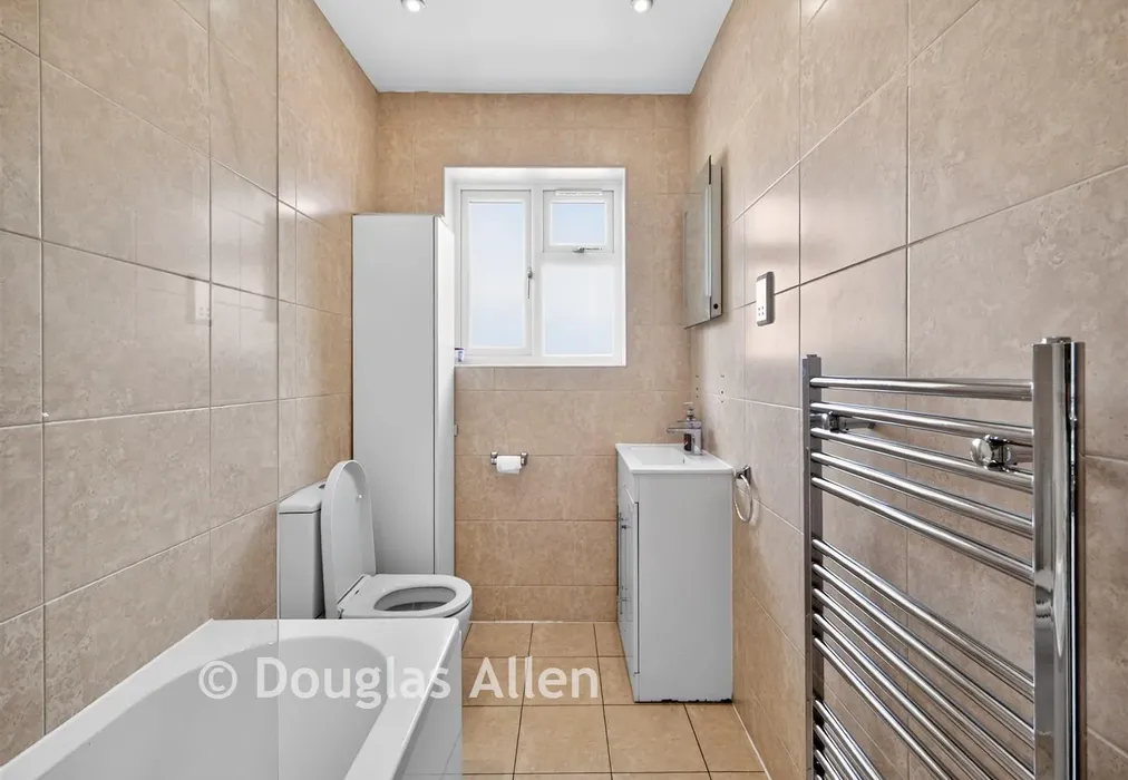Bathroom - Manor Road, Chadwell Heath, Romford, Essex - Wards of Kent