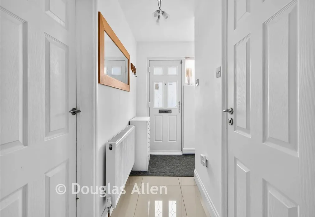 Entrance Hall - Manor Road, Chadwell Heath, Romford, Essex - Wards of Kent