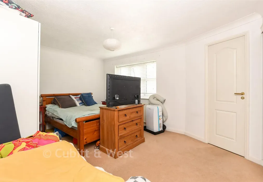 Bedroom 1 - Hillbury Gardens, Warlingham, Surrey - Wards of Kent
