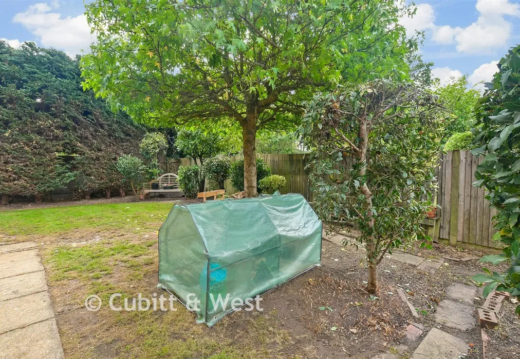 Rear Garden - Hillbury Gardens, Warlingham, Surrey - Wards of Kent
