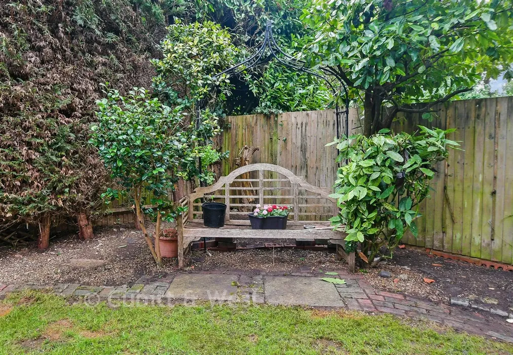 Rear Garden - Hillbury Gardens, Warlingham, Surrey - Wards of Kent