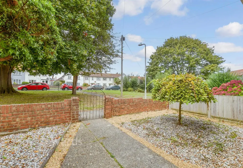 Front Garden - Churchill Avenue, Walmer, Deal, Kent - Wards of Kent