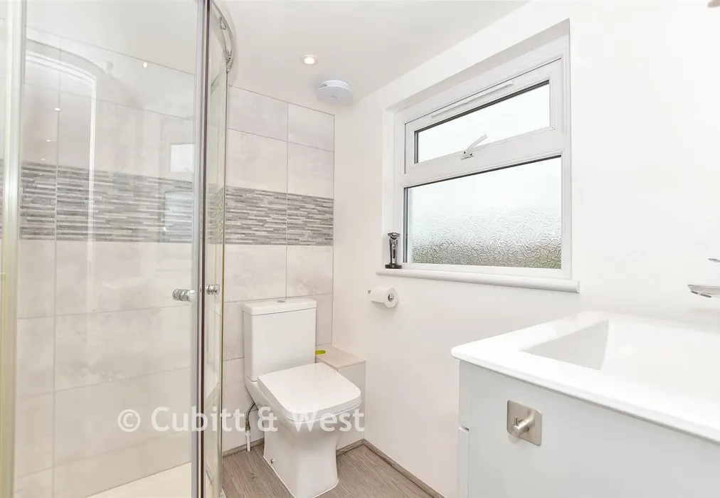 Bathroom - Queens Field Walk, Bognor Regis, West Sussex - Wards of Kent