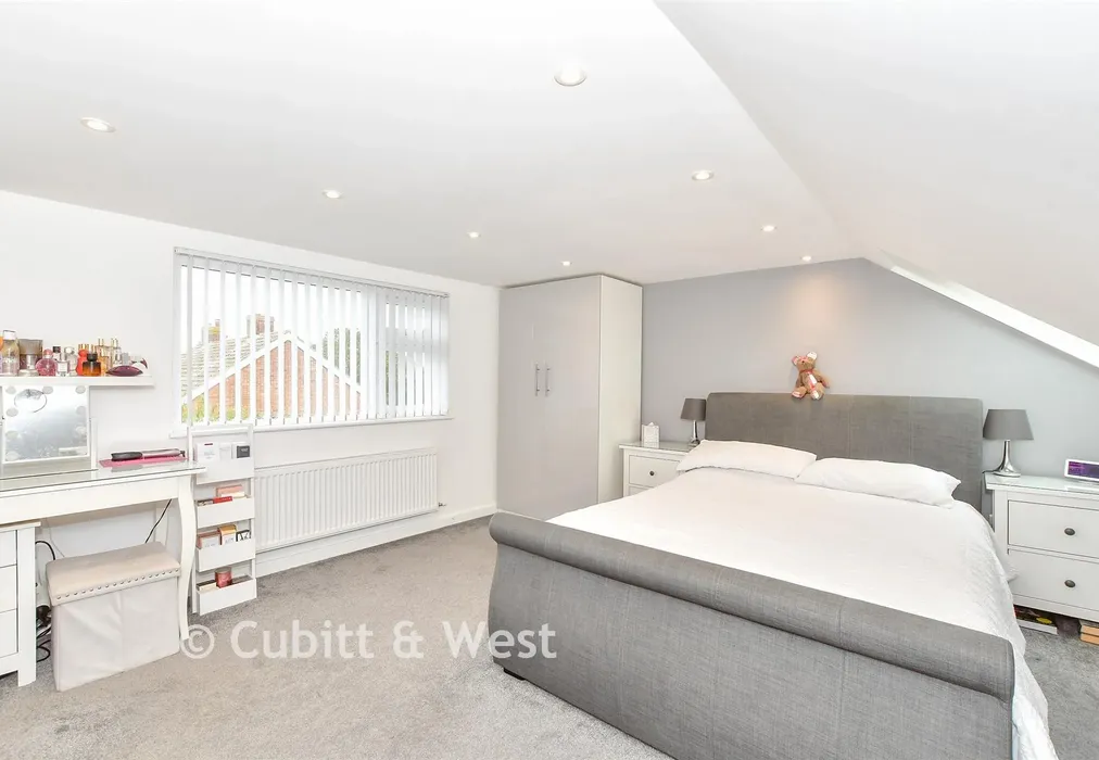 Bedroom 1 - Queens Field Walk, Bognor Regis, West Sussex - Wards of Kent