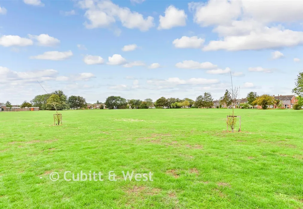 Views To Front - Queens Field Walk, Bognor Regis, West Sussex - Wards of Kent