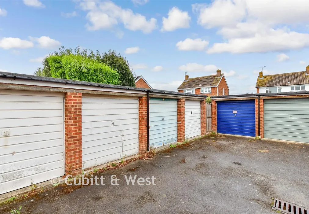Garage - Queens Field Walk, Bognor Regis, West Sussex - Wards of Kent