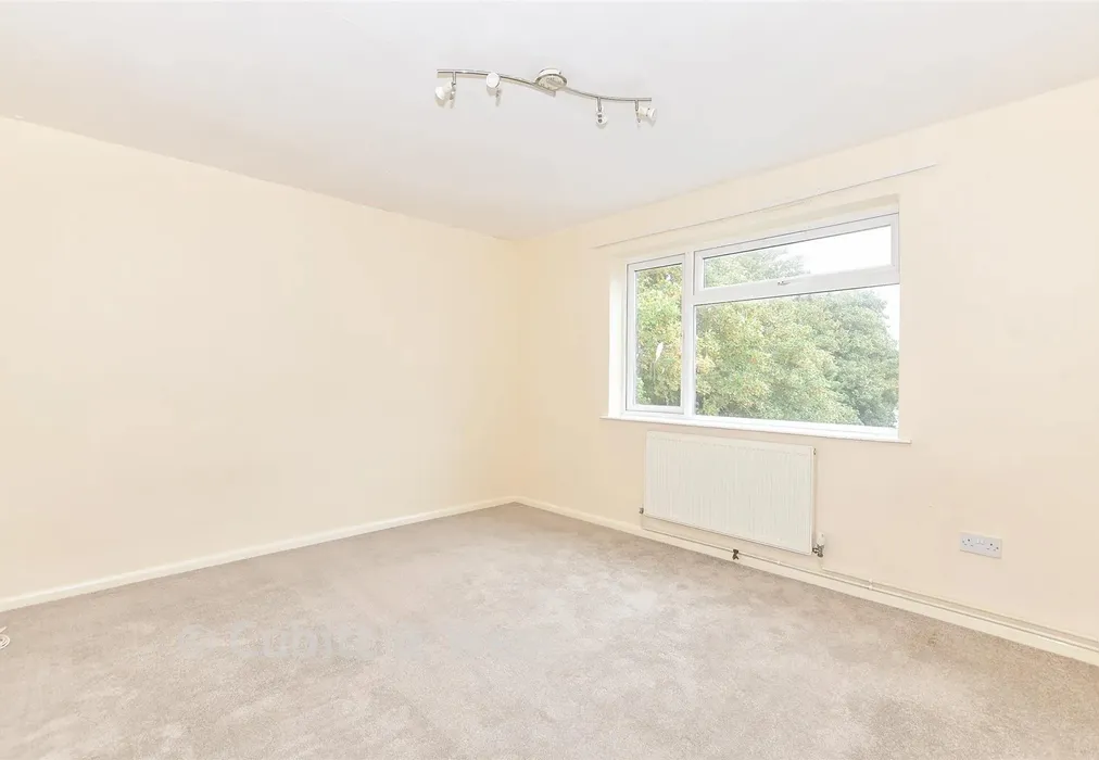 Bedroom 1 - Carlingford Court, Bognor Regis, West Sussex - Wards of Kent